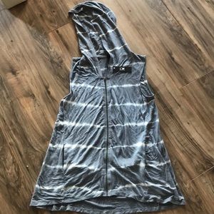 NWT Ladies’ hooded zip up, gray and white tie dyed
